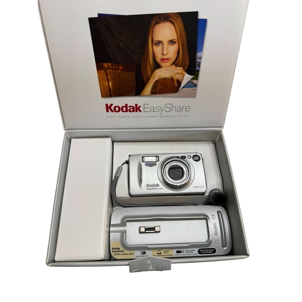 Kodak EasyShare LS443 Digital Camera 4.0MP 3x‎ Optical Zoom Silver with Dock Box